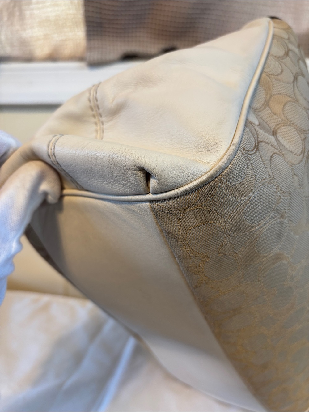 EUC Coach Outline Signature Lexy Shoulder Bag in Light Khaki/Chalk - Picture 8 of 16